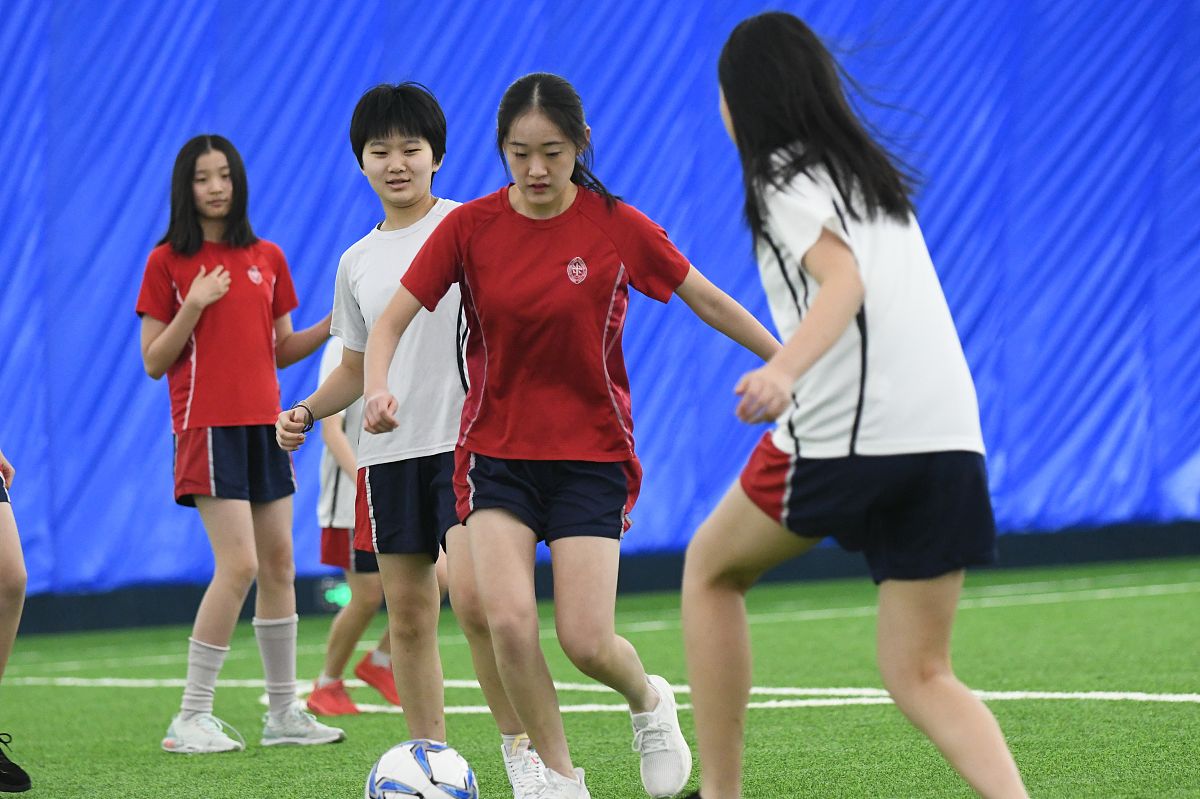 女足队长领衔助阵公益活动：队长助阵女足公益活动